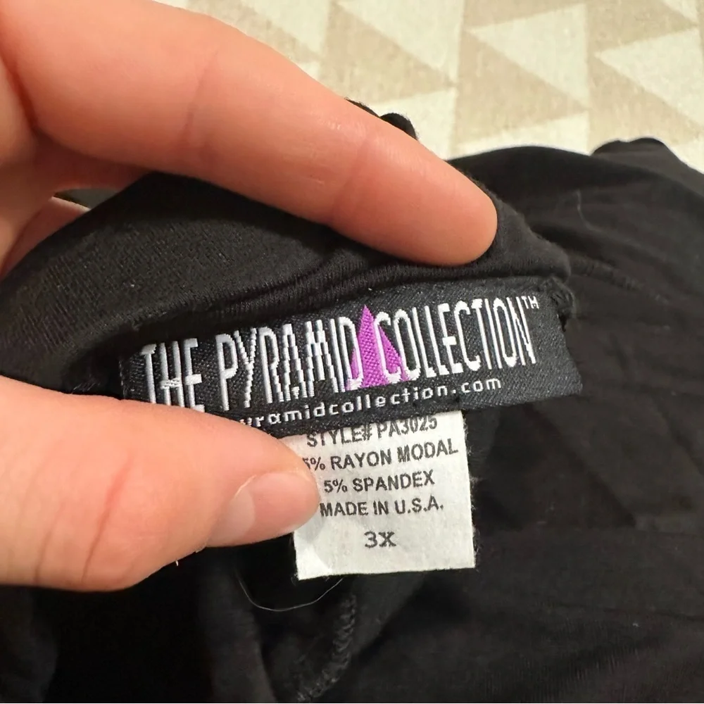 NWOT the pyramid collection Mesh Ruffle Knit Skirt
